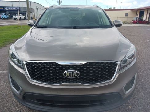 Used 2017 Kia Sorento FWD image 8