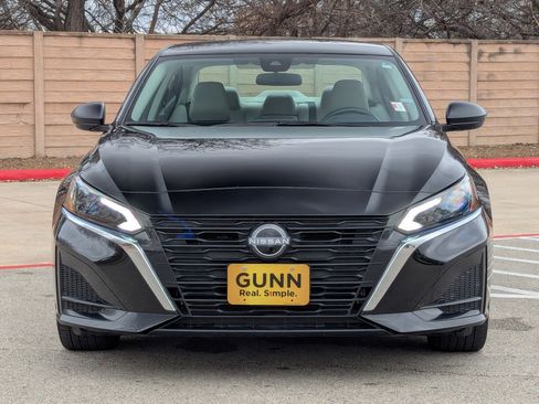 Used 2025 Nissan Altima 2.5 SV image 9