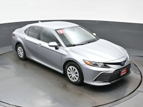 Used 2022 Toyota Camry LE FWD image 35