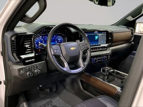 Used 2024 Chevrolet Silverado 1500 High Country w/ Technology Package AWD/4WD image 15