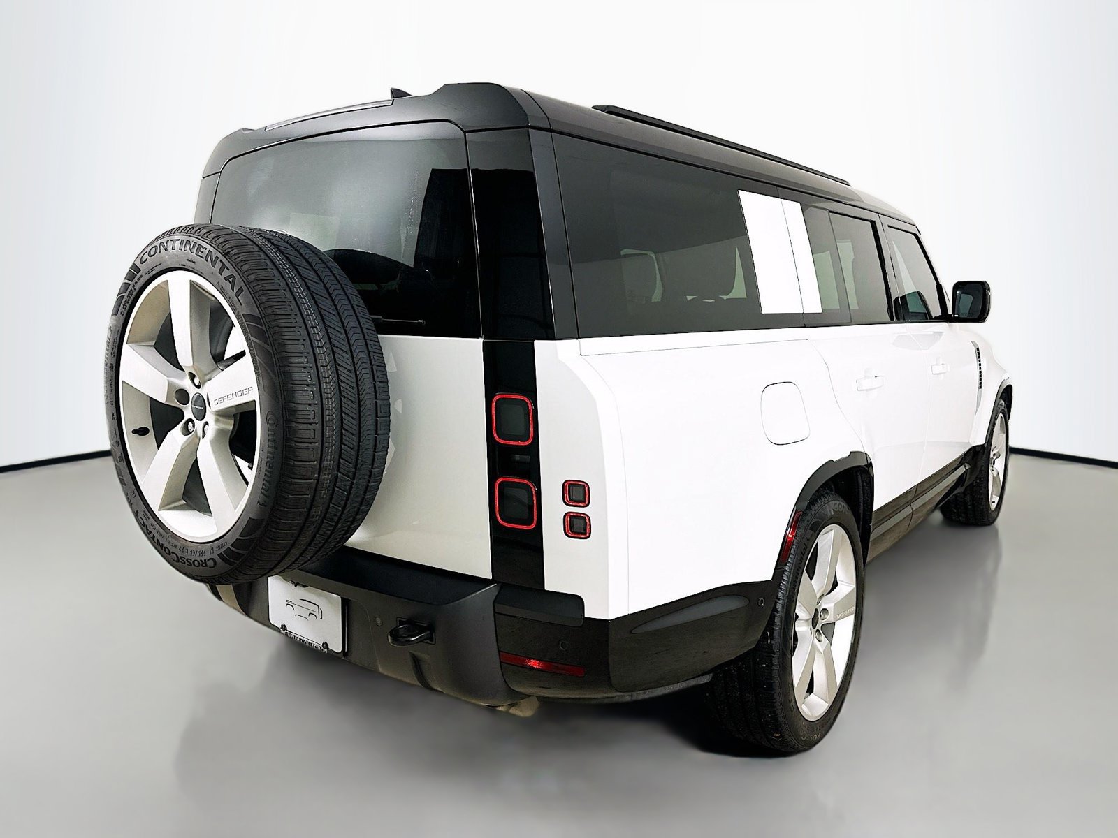 New 2026 Land Rover Defender 130 X-Dynamic SE AWD/4WD image 5