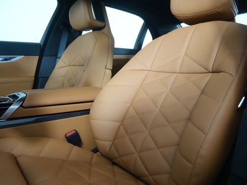 New 2026 BMW 740i xDrive w/ Premium Package image 10