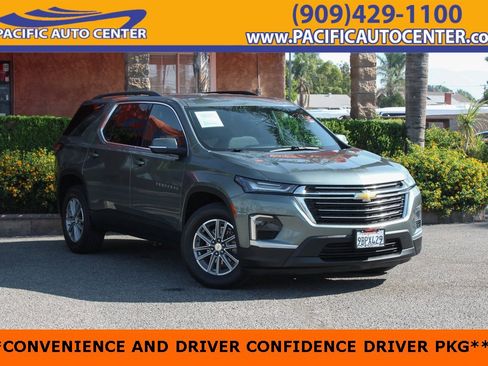 Used 2022 Chevrolet Traverse LT image 1