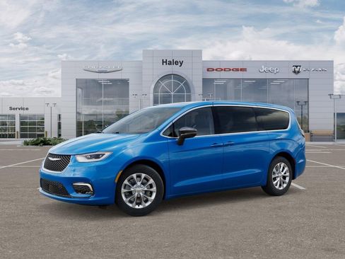New 2026 Chrysler Pacifica Limited image 2
