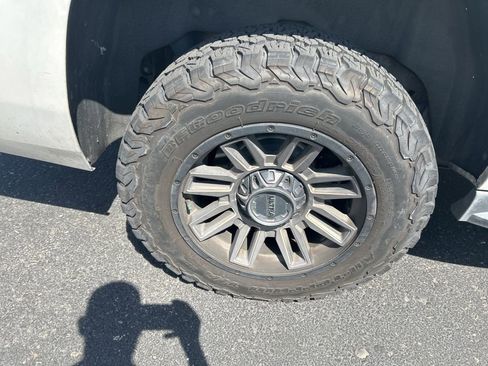 Used 2018 Chevrolet Suburban LT AWD/4WD image 13
