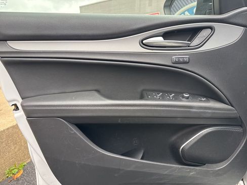 Used 2022 Alfa Romeo Stelvio Veloce image 23