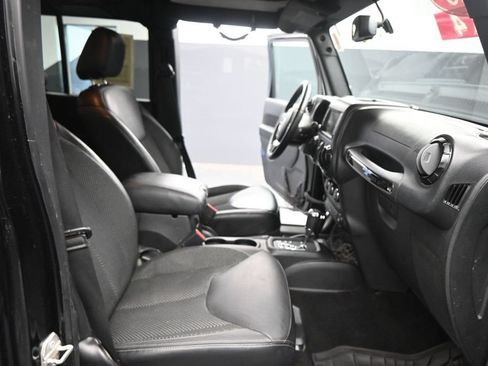 Used 2016 Jeep Wrangler Unlimited Sahara AWD/4WD image 19