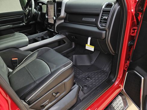 New 2026 RAM 2500 Laramie AWD/4WD image 7