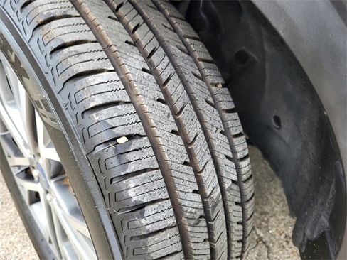 Used 2021 Ford Escape SEL image 28