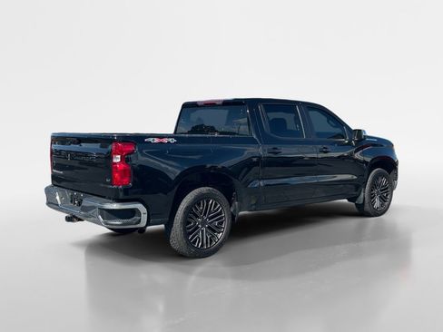 Used 2022 Chevrolet Silverado 1500 LT AWD/4WD image 5