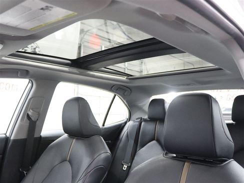 Used 2020 Toyota Camry XLE FWD image 12