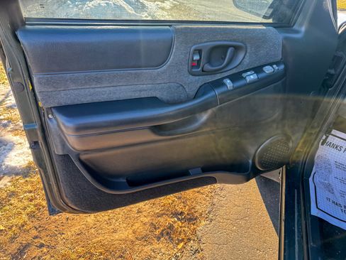 Used 2002 Chevrolet S10 Pickup LS w/ LS Preferred Equipment Group image 22