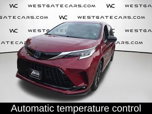 Used 2023 Toyota Sienna XSE w/ XSE Plus Package image 7