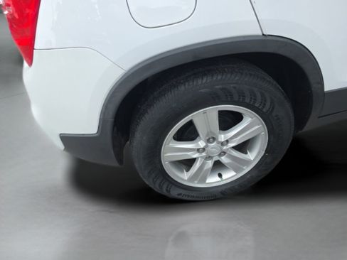 Used 2020 Chevrolet Trax LS w/ Tint and Cruise Package FWD image 15
