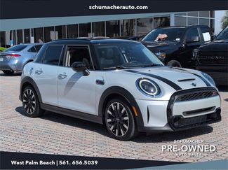 Used 2022 MINI Cooper S image 1