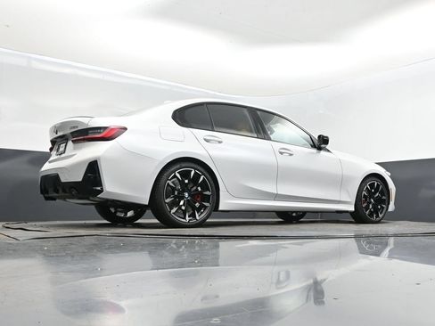 Used 2026 BMW 330i Sedan w/ M Sport Package RWD image 41