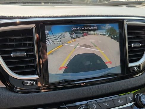 Certified 2023 Chrysler Pacifica Touring-L image 27