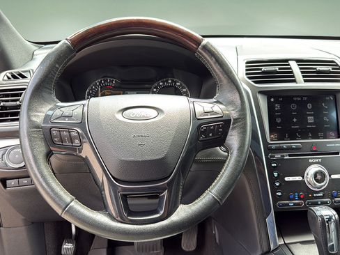 Used 2018 Ford Explorer Platinum AWD/4WD image 27