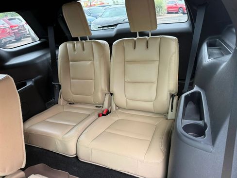 Used 2017 Ford Explorer XLT w/ Equipment Group 202A FWD image 46