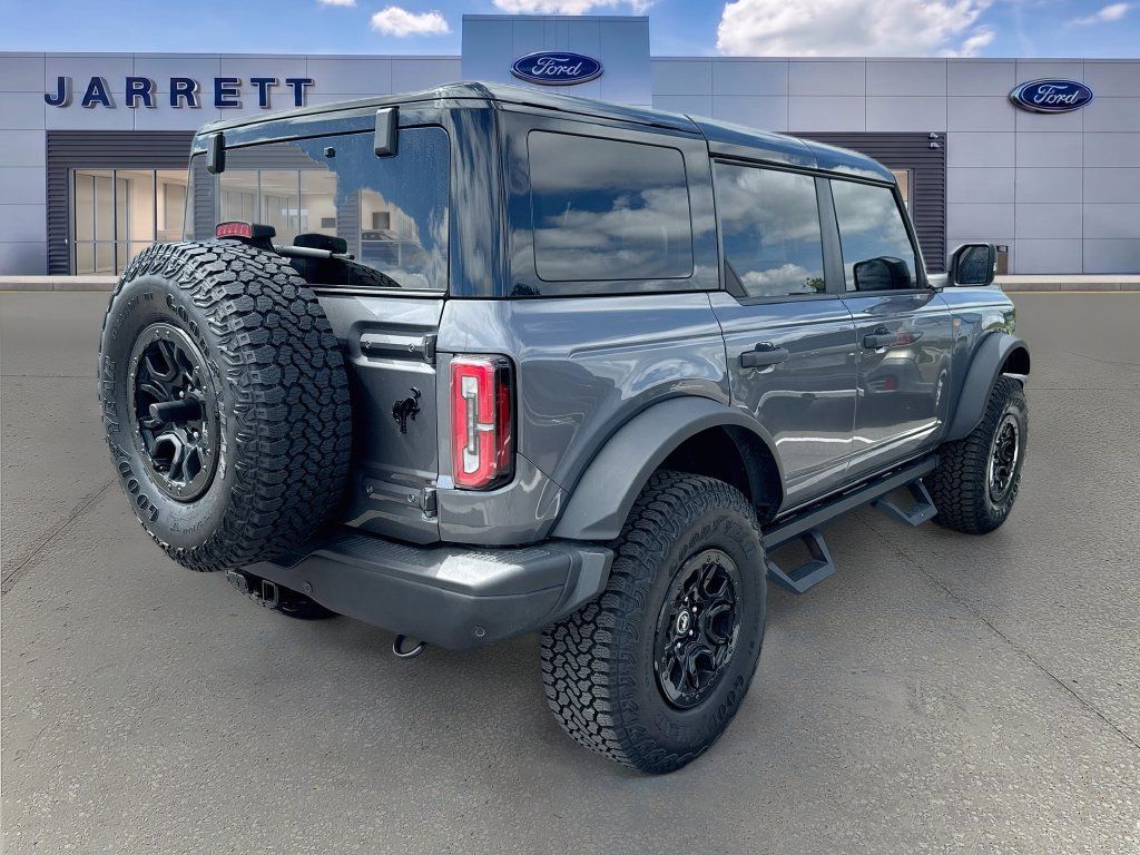 Used 2025 Ford Bronco Badlands AWD/4WD image 4