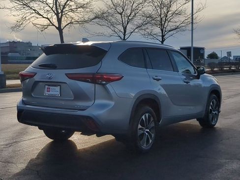 Certified 2023 Toyota Highlander XLE image 5