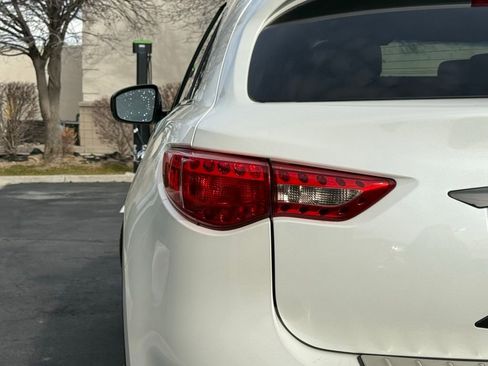 Used 2017 INFINITI QX70 AWD w/ Premium Package image 36