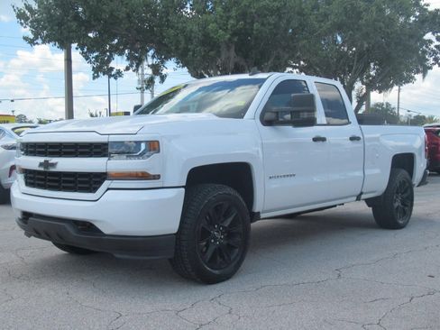 Used 2017 Chevrolet Silverado 1500 Custom w/ Custom Convenience Package RWD image 3