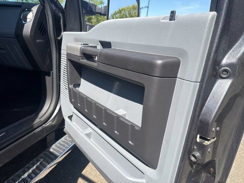 Used 2015 Ford F250 XLT w/ XLT Premium Package AWD/4WD image 38