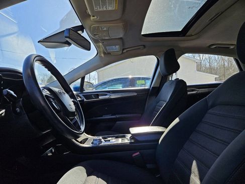 Used 2020 Ford Fusion SE image 18