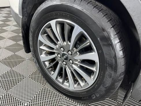 Used 2019 Lincoln Nautilus Select FWD image 16
