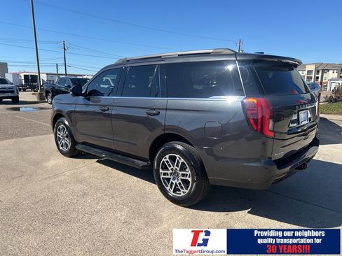 Used 2025 Ford Expedition Active image 3