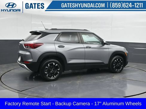Used 2023 Chevrolet TrailBlazer LT FWD image 2