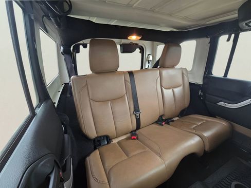 Used 2013 Jeep Wrangler Unlimited Sahara w/ Connectivity Group AWD/4WD image 42