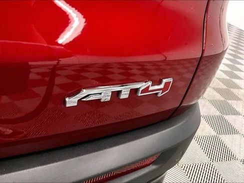 Used 2025 GMC Acadia AT4 w/ Luxury Package image 9