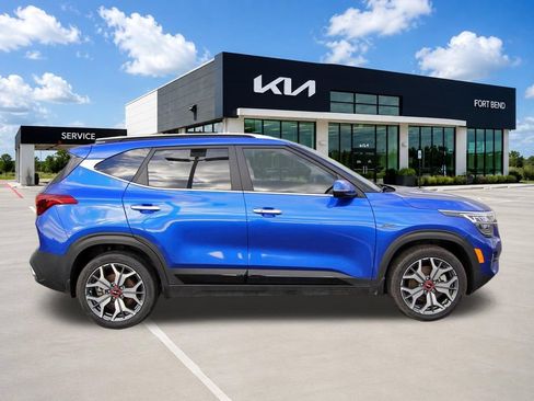 Certified 2022 Kia Seltos SX w/ Sunroof Package AWD/4WD image 4