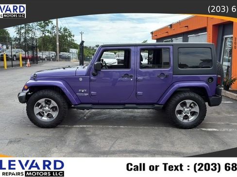 Used 2018 Jeep Wrangler Unlimited Sahara w/ Connectivity Group AWD/4WD image 5
