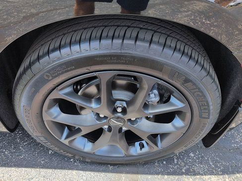 Used 2024 Chrysler Pacifica Touring-L w/ S Appearance Package FWD image 10