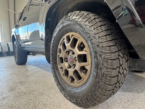 Used 2016 Toyota 4Runner 4WD image 17