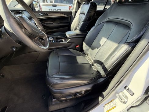 Certified 2023 Jeep Grand Cherokee Limited w/ Luxury Tech Group II RWD image 21