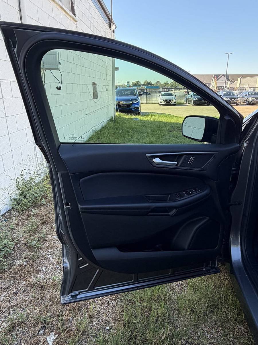 Used 2023 Ford Edge SE w/ Black Appearance Package AWD/4WD image 32