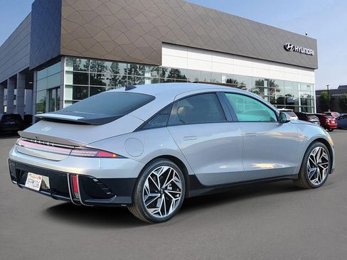 Used 2023 Hyundai Ioniq 6 SEL RWD image 2