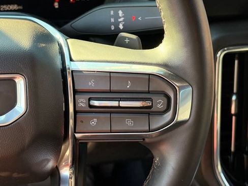Used 2025 GMC Yukon XL Denali RWD image 25