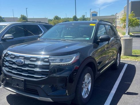 Used 2025 Ford Explorer Active AWD/4WD image 1