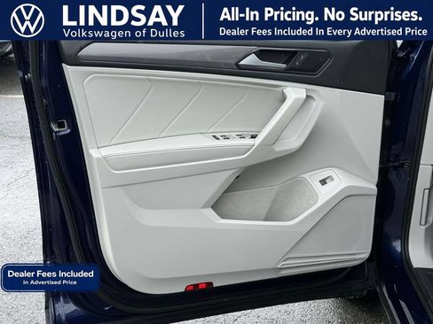 Used 2024 Volkswagen Tiguan SE w/ Panoramic Sunroof Package FWD image 9
