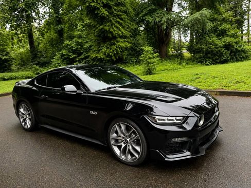 Used 2015 Ford Mustang GT Premium RWD image 2