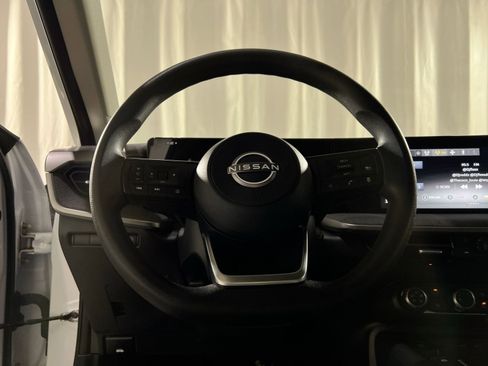 Used 2025 Nissan Kicks SV image 22