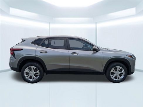 Used 2024 Chevrolet Trax LS w/ Driver Confidence Package FWD image 8