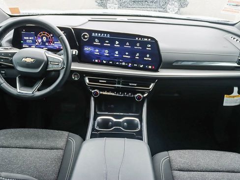 Used 2026 Chevrolet Traverse LT w/ Driver Confidence Package image 11