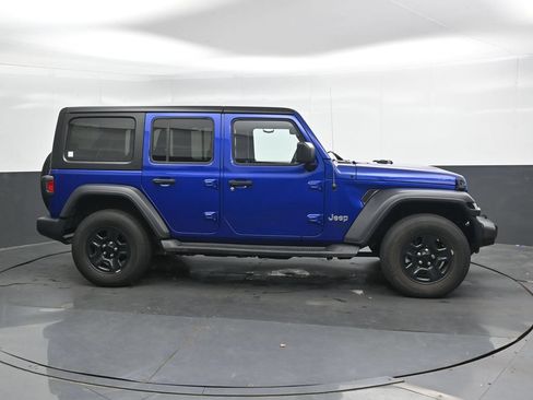 Used 2018 Jeep Wrangler Unlimited Sport AWD/4WD image 4