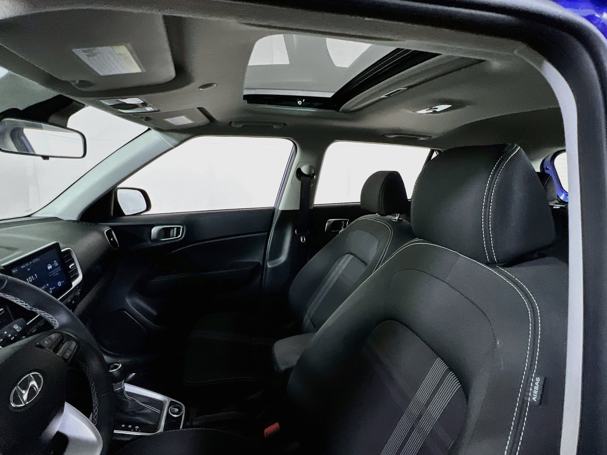 Used 2023 Hyundai Venue SEL FWD image 20